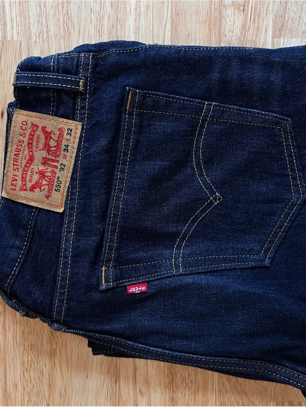 Levi's 550 dark wash jeans